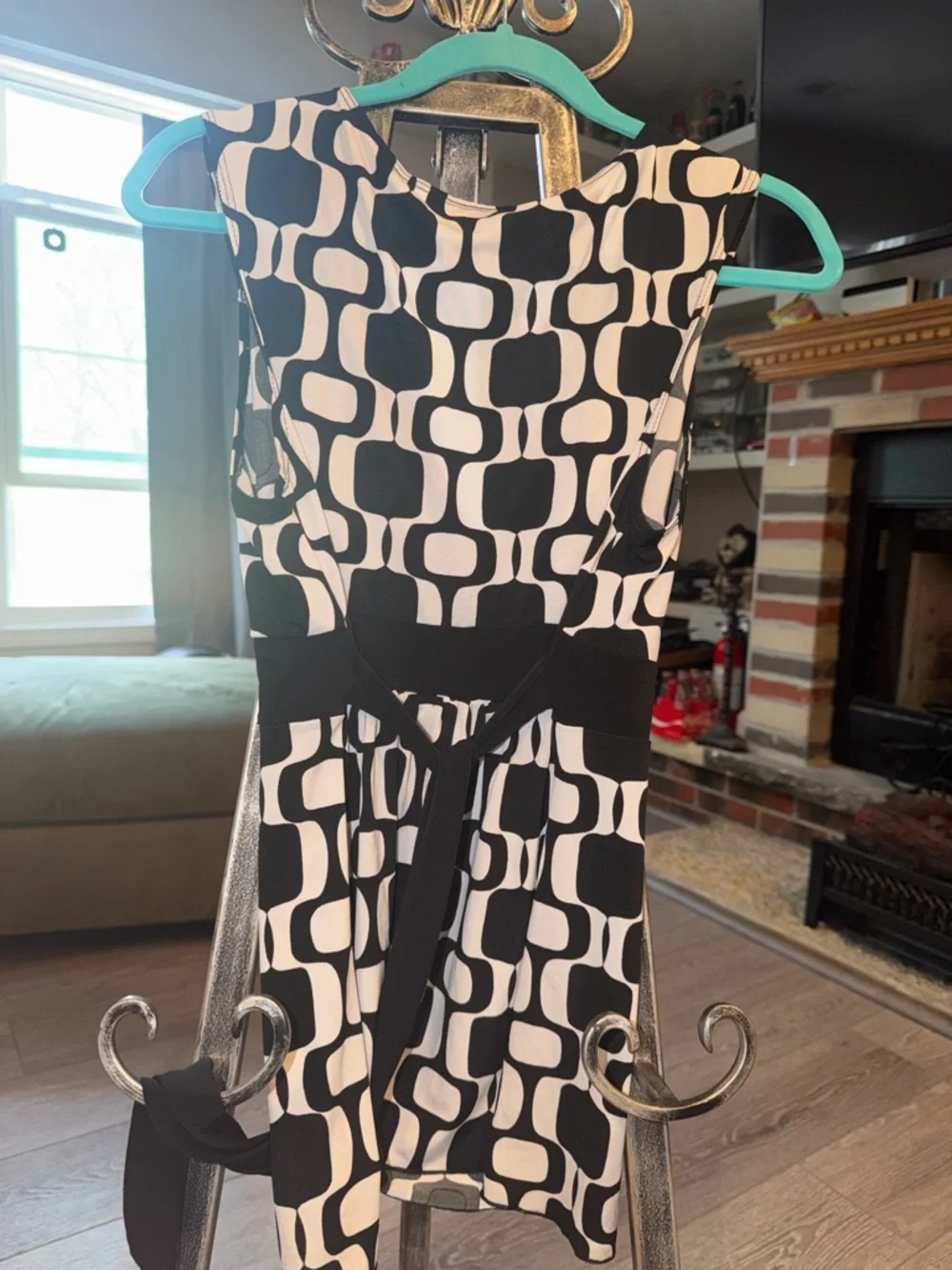 Candie's Black and White Geometric V-Neck tank with Contrast Trim - Picture 2 of 3